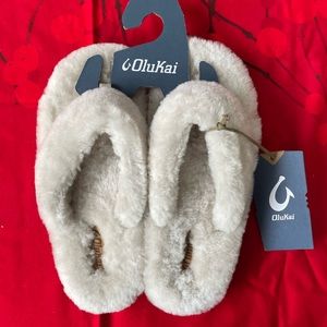 Olukai Kipe’a Heu Fuzzy Slippers NWT